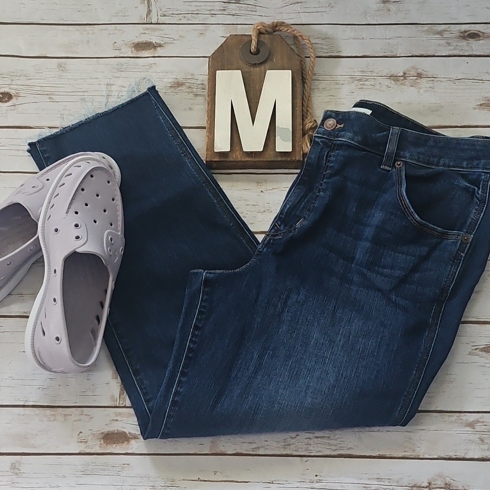 Maurices Mid-Fit Mid-Rise Straight Crop